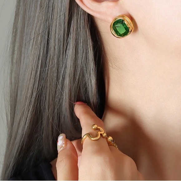 NEW💎18K Gold Simulated Green Tourmaline Earrings*Green Emerald Earrings - Picture 2 of 4